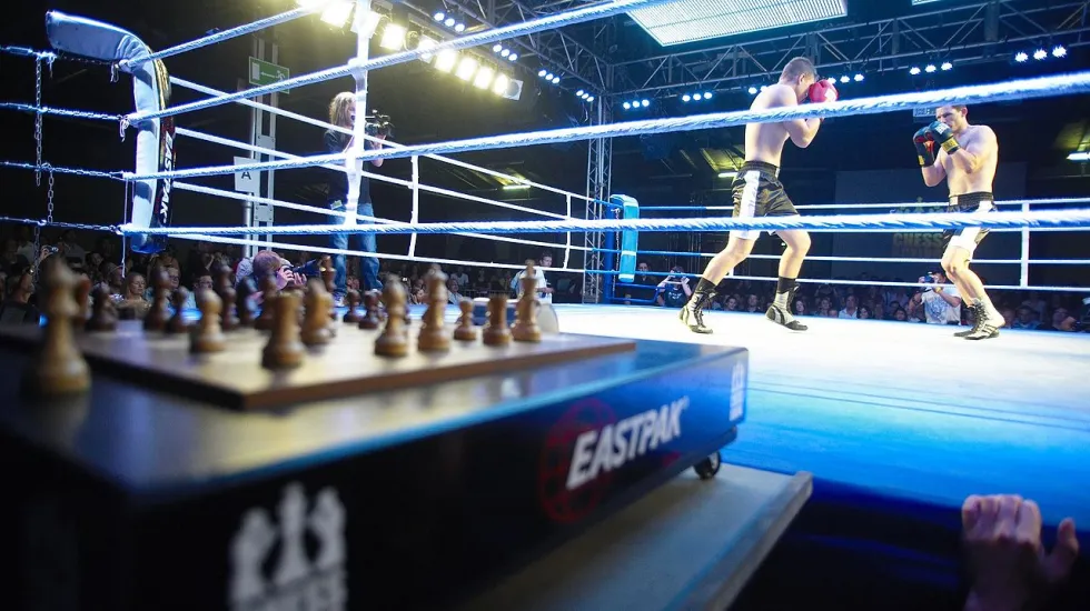A strange chess boxing match in Berlin